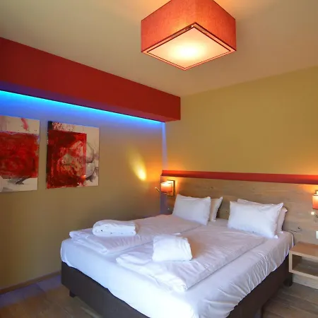 Σπίτι διακοπών In With Indoor Heated Pool